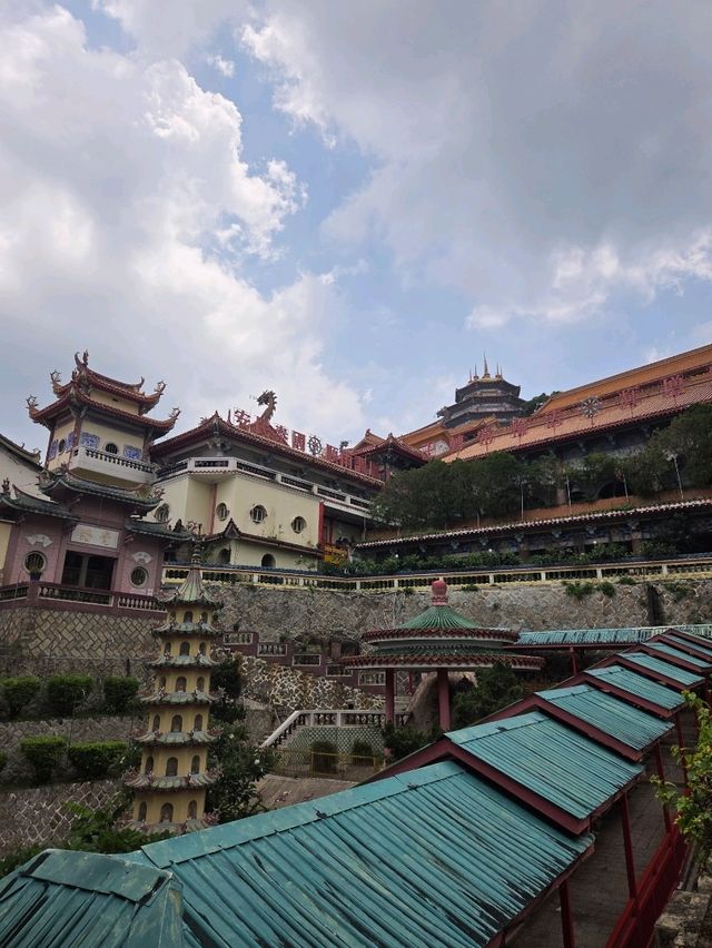 📍Kek Lok Si Temple – สายบุญ สายชิล ต้องมา!