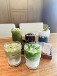 พักผ่อนหย่อนใจที่ REALM Cafe 