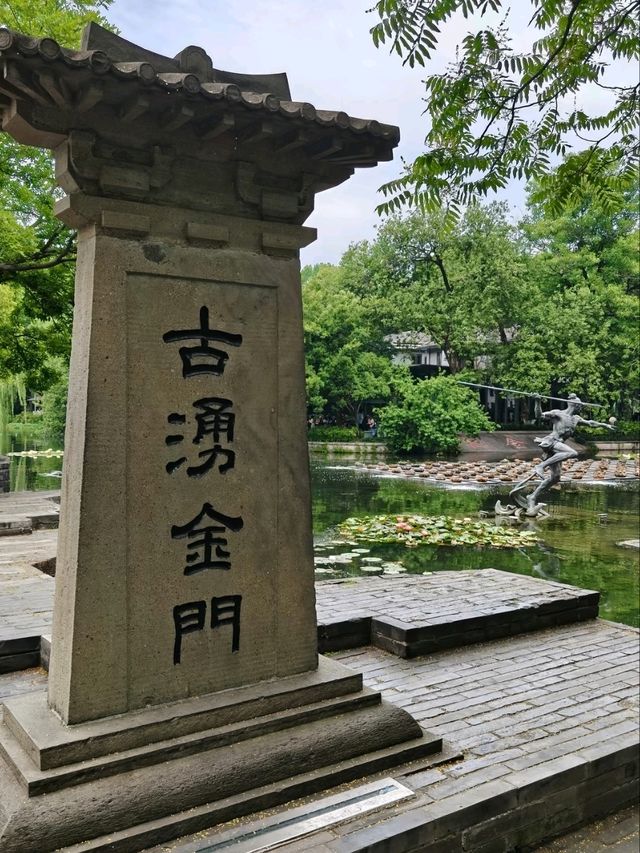 Ancient Yongjin Gate – Where West Lake's Waters Once Flowed into Hangzhou