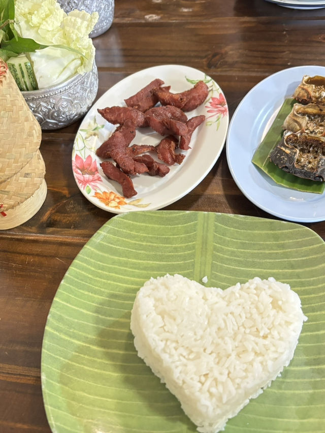 ร้านหมูทอดดึกดำบรรพ์
