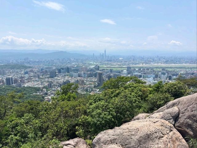 Jinmianshan Scissor Rock Hike Was Short Steep and Kinda Epic