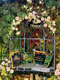 Hangzhou’s Alice in Wonderland Restaurant 🌹✨ Like Dining in a Fairytale Garden!