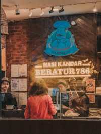Queue for the Curry Magic – Nasi Kandar Beratur 786 Delivers
