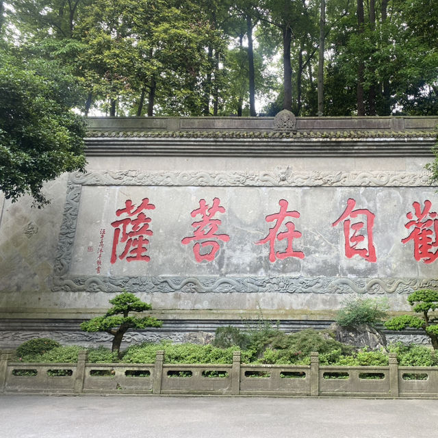 Hangzhou’s Temple Glow✨