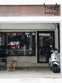 THREE NAKHANIK คาเฟ่ใจกลางเมืองเชียงใหม่