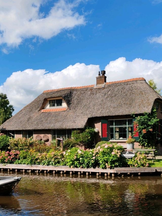 Late Summer Blooms in Giethoorn