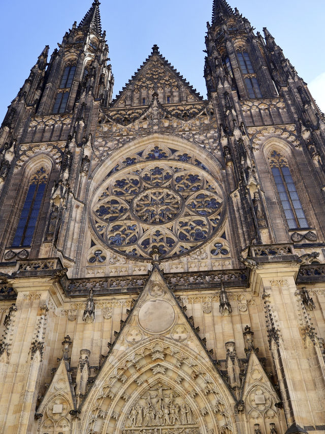 ‘Czech-ing’ Prague castle from my bucketlist 🏰🇨🇿 ‘Czech-ing’ Prague castle from my bucketlist 🏰🇨🇿