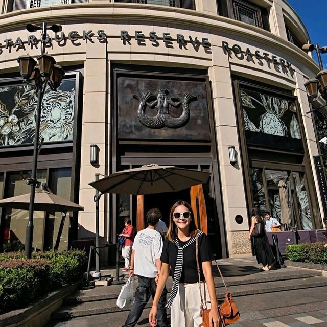 Starbucks ที่ใหญ่ที่สุดในจีน Starbucks ที่ใหญ่ที่สุดในจีน