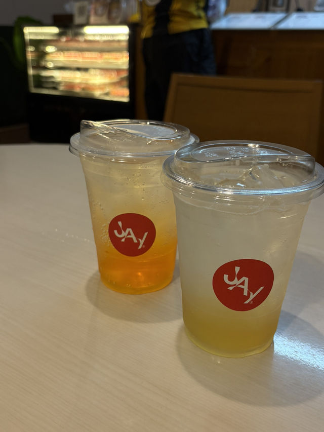 Jay ร้านกาแฟย่านตึกเก่า ☕️🍰  Jay ร้านกาแฟย่านตึกเก่า ☕️🍰
