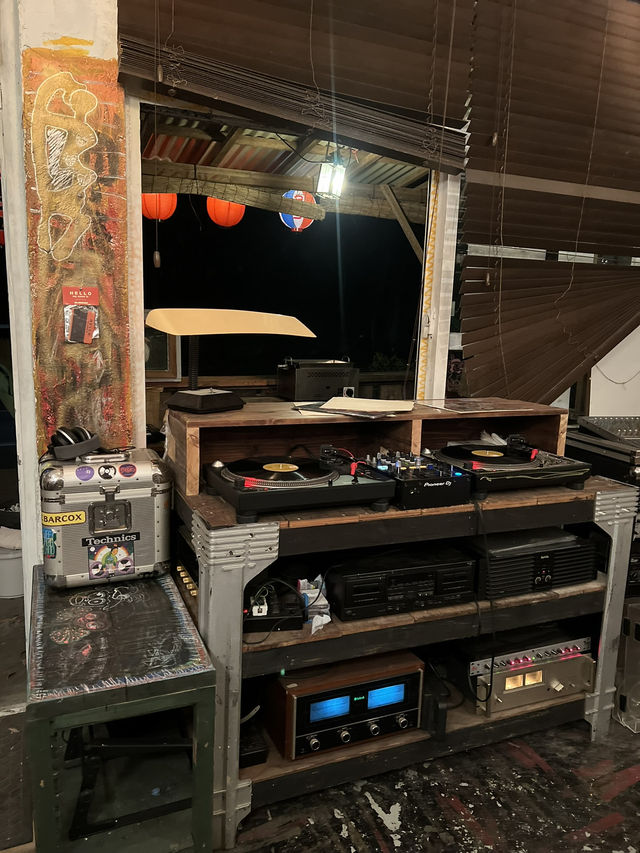 【沖縄 宜野湾】レコード好きにはたまらない空間♬ 【沖縄 宜野湾】レコード好きにはたまらない空間♬