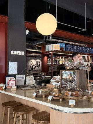 จิบเครื่องดื่มสบายๆ: ร้าน CREMA ติดกับโรงแรม Sheraton Imperial Kuala Lumpur ☕️🍰