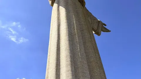 รูปปั้นพระเยซูคริสต์แห่งลิสบอน (Cristo Rei) — traveler post in Almada