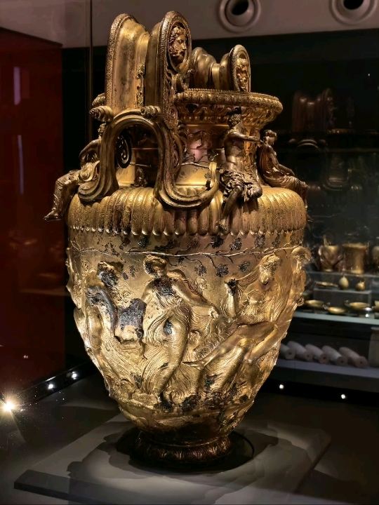 デルヴェニのクラテール — 金を使わずに黄金に輝く青銅の器 | Trip.com