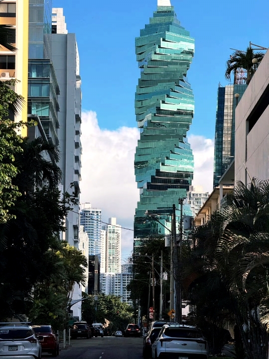 Panama City — A City Split Down the Middle