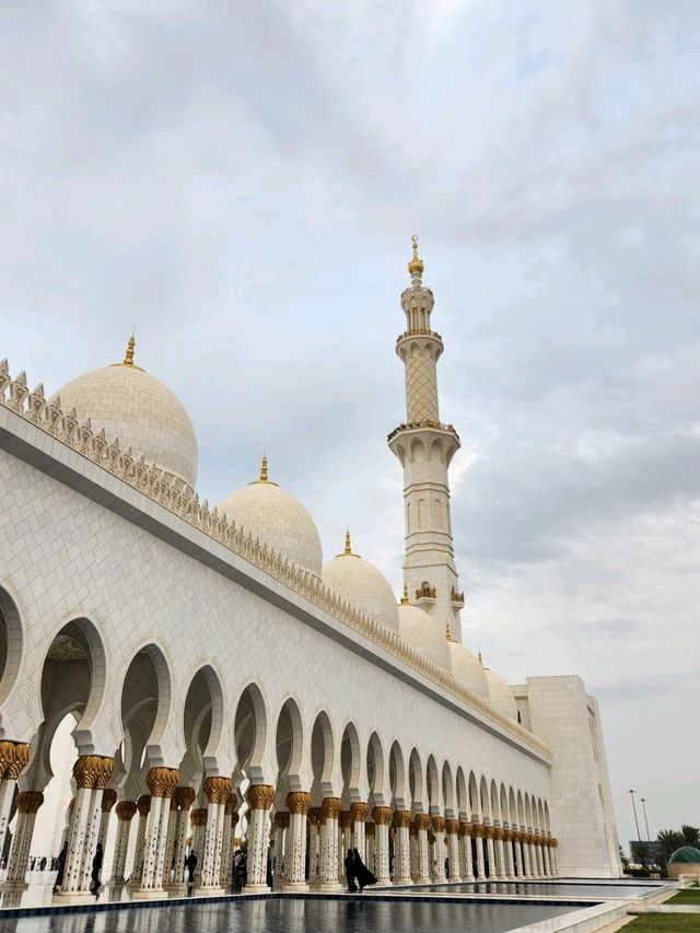 🕌🤍✨ Sheikh Zayed Grand Mosque – The Pearl of Abu Dhabi ✨🤍🕌