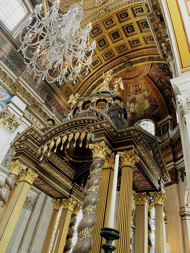 Take a tour of St Paul’s Cathedral, London!