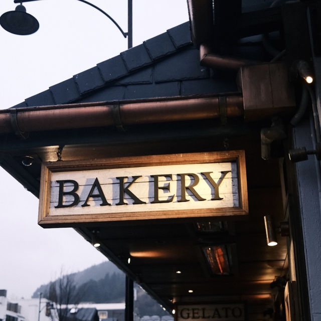 I VISITED THE MOST FAMOUS BURGER SHOP IN THE WORLD 