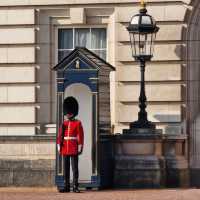 Buckingham Palace Royal guards 🏰