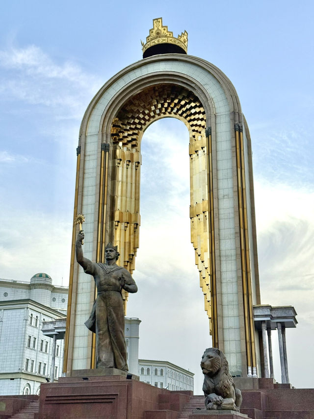Spring in Dushanbe – Monument of Ismoili Somoni in Full Bloom