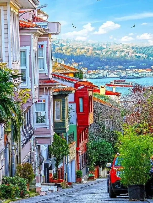 The colorful houses of Istanbul