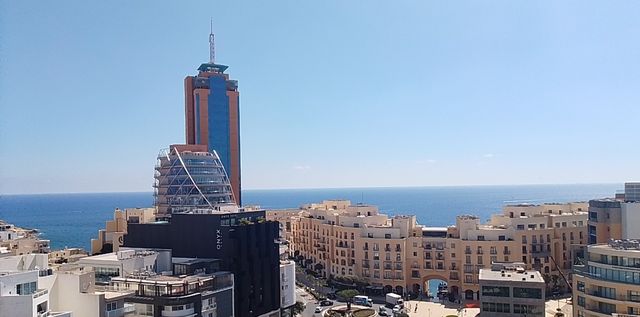 Strategically located, ideal city centre view and plenty of places to visit close by