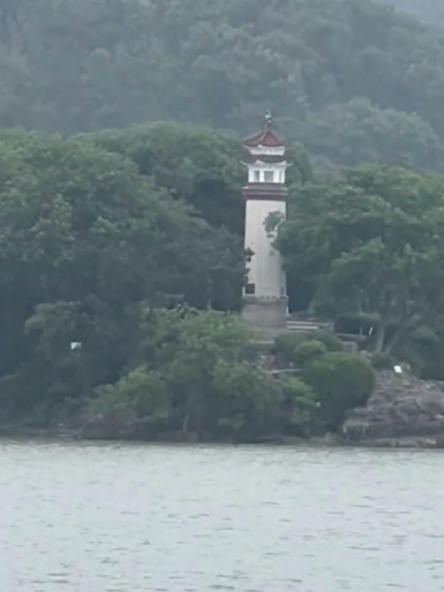 Wuxi: A Lakeside City of Beauty and Culture