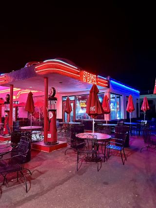 Just cruised through Williams Arizona: the retro Route 66!