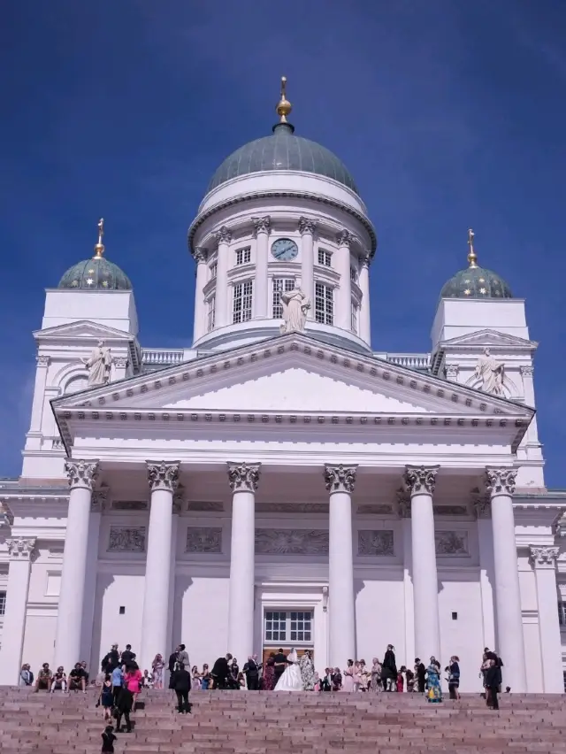 ✨Helsinki Highlights: Majestic Churches & Art Deco Rails 🚆⛪