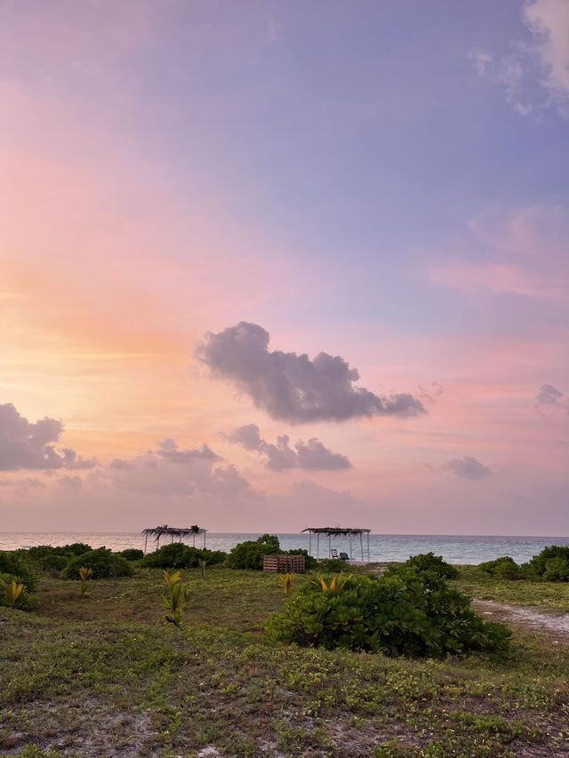 🏝️ Thulusdhoo Sandbank – A Slice of Maldives Heaven 🌊✨