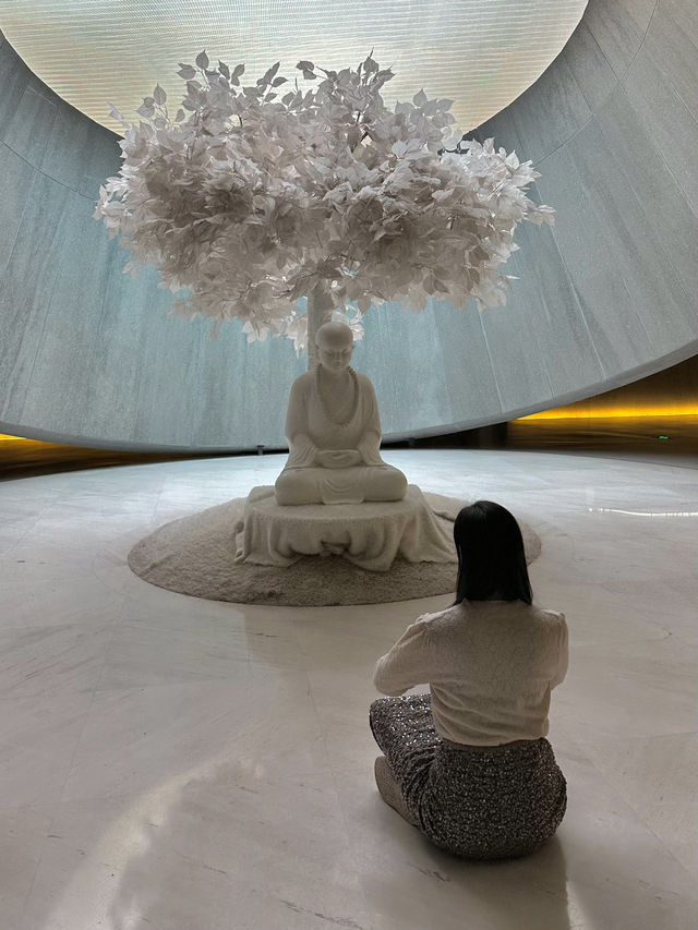 Glowing Wonder: Tech Meets Tradition at the Porcelain Tower 