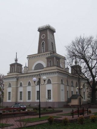 Chachersk — The Belarusian Town Where a Town Hall Watches Over the Plains and the Spirit of the East