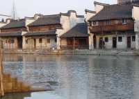 浙江一座古鎮，至今完好地保存著宏大的明清古建築群，國內罕見