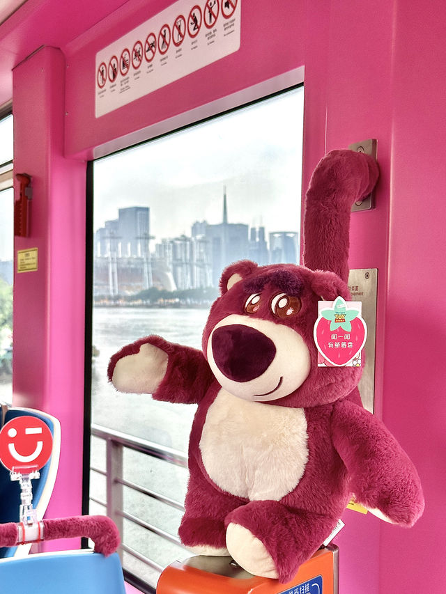 “草莓熊歡迎您~”廣州這趟列車真的驚呆我！