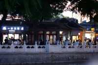 找一個週末的傍晚漫步後海、北海公園、鼓樓，感受愜意