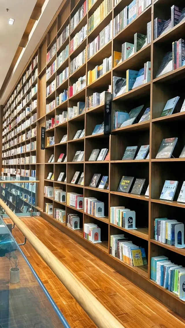 98% of the people in Shenzhen's Nanshan district don't know about this bookstore