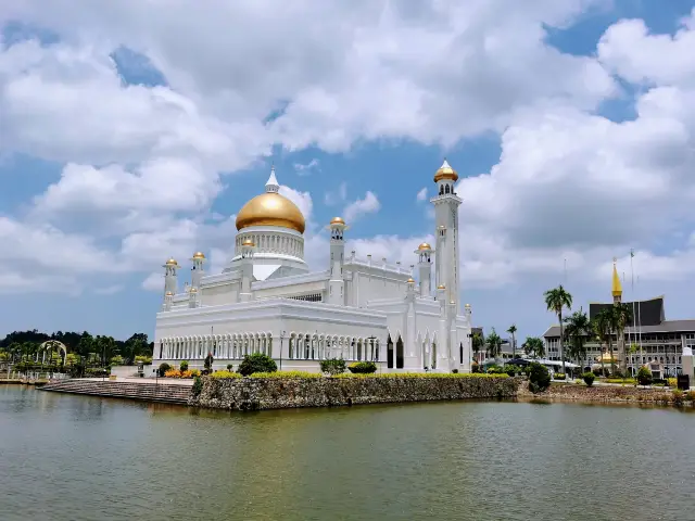 Omar Ali Saifuddien Mosque