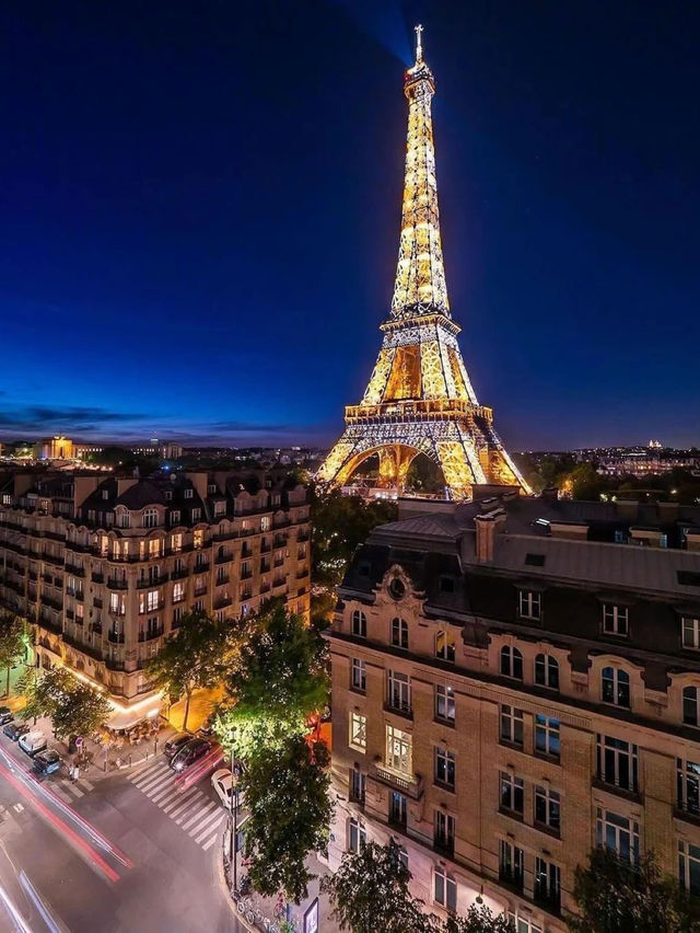 Enchanting Towers: Paris Illuminated by Night 🗼✨