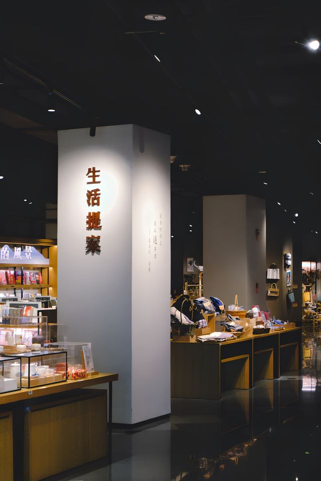 西安網紅書店｜藍海風·漫巷｜現實版盜夢空間