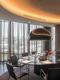 🌟 Amman's Chic Sleeps: Rotana's Sky-High Elegance 🌟