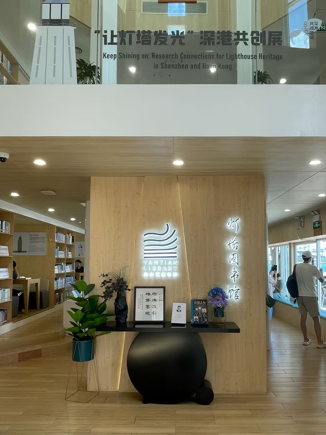 燈塔圖書館|面朝大海的圖書館看書也看海