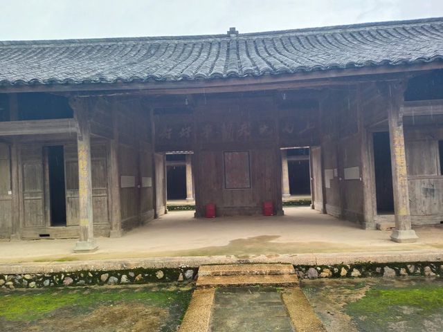浙江古村落自駕遊～雪溪胡氏大院 胡氏大院位於溫州市泰順縣雪溪鄉橋西村石門樓，建於清道光十二年至同治十。