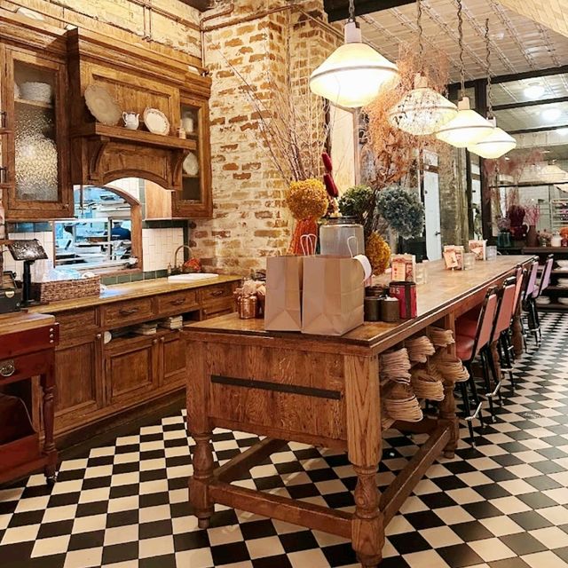 Themed cafe