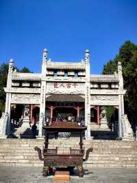 臥龍岡武侯祠。