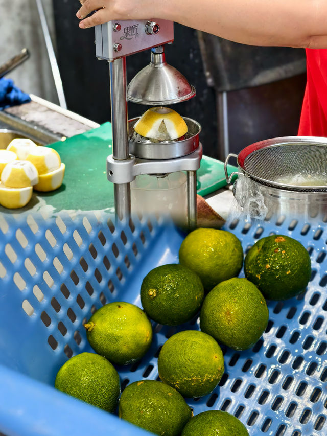 今天天氣晴笑容可鹹可甜。 今天天氣晴笑容可鹹可甜。
