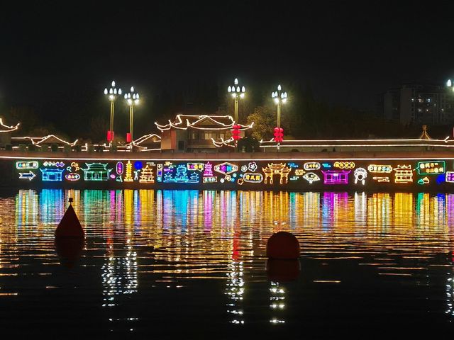 泰州行1：乘船夜遊鳳城河。