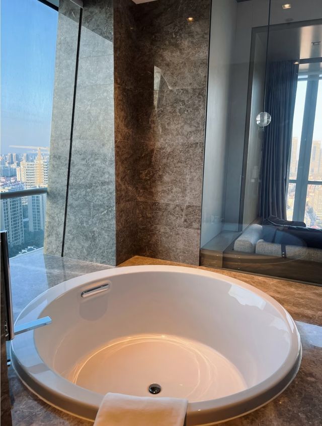 坐落黃浦江畔全國唯一的JW侯爵酒店！