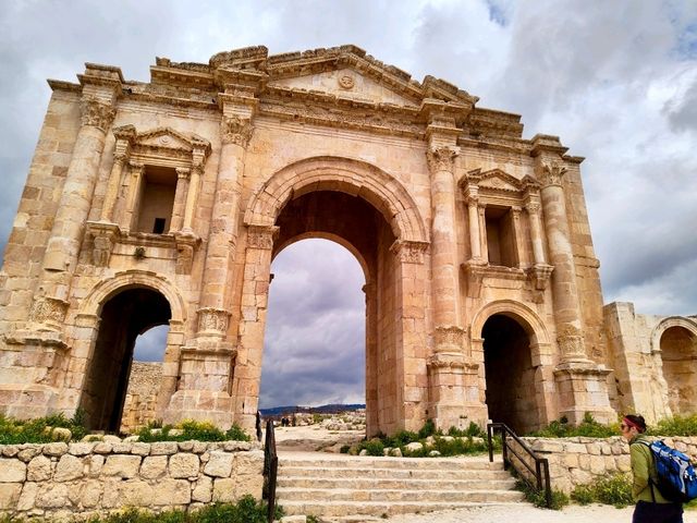 Exploring the Roman Ruins of Jerash, a Must-See in Jordan🇯🇴