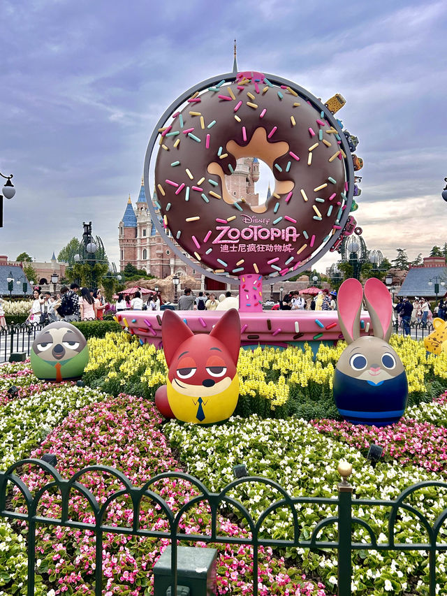 Spring is the perfect time to visit Disneyland!