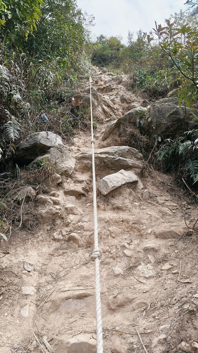 爬到腳軟！鶴山昆侖山魔鬼陡坡挑戰，我差點爬到想嘔