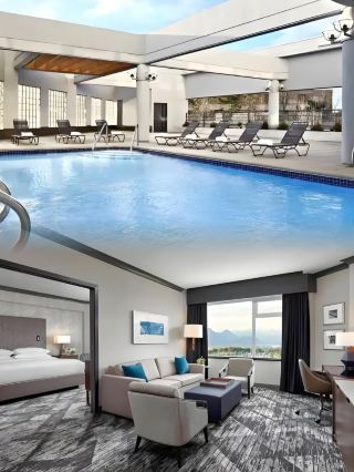 Experience a different kind of charm at the Sheraton Vancouver Guildford Hotel in Guildford.